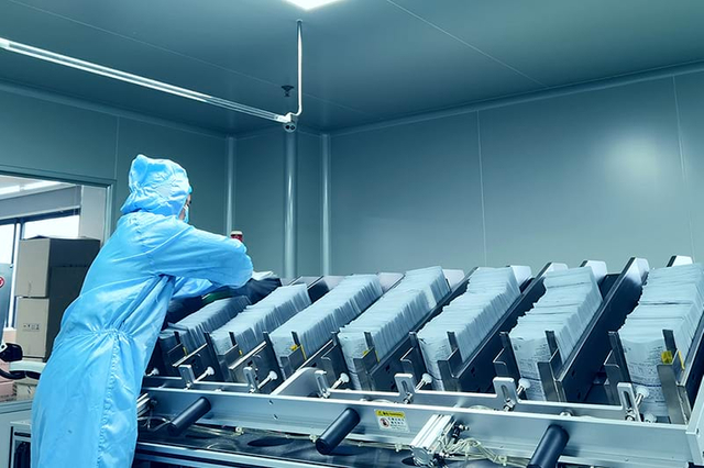 High-speed coating machine for toothpaste tablets production