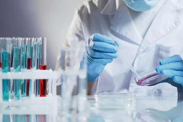 Automatic filling line for mouth spray and oral care liquids